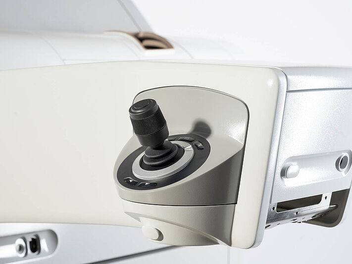 Kunststoff und Edelstahl, lackiert, mit Unterbaugruppen geliefert in Pendelverpackung